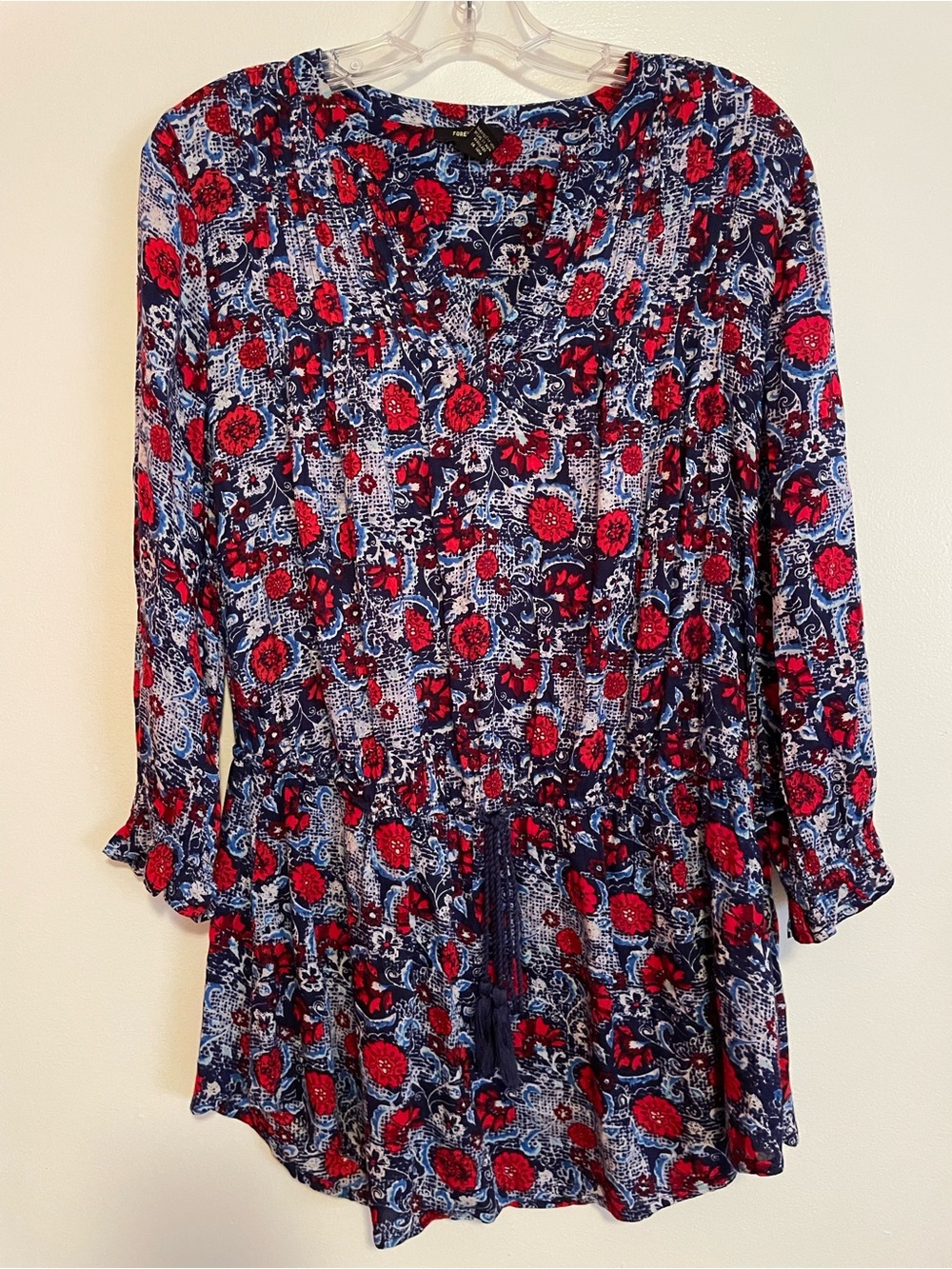 Forever 21Women’s Navy Floral Peasant Top with Red Accents, Size Small